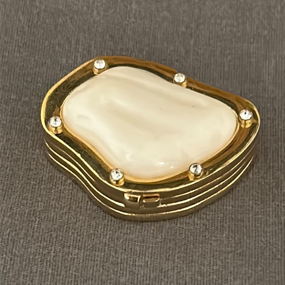 Estee Lauder Other - VINTAGE 1983 WHITE LINEN PERFUME ESTEE LAUDER MOTHER OF PEARL RHINESTONE COMPACT